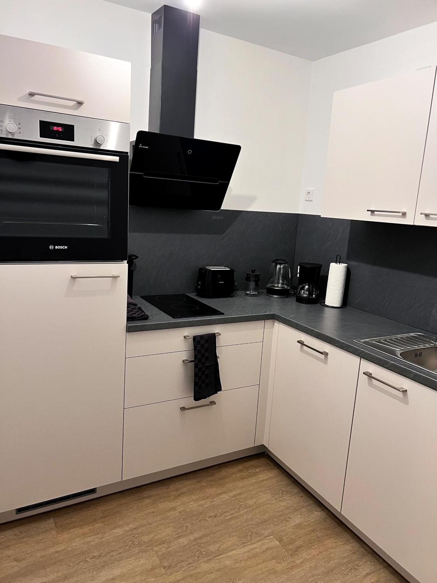 Zentrale Wohlfuehloase Mit Parkplatz Appartement Osnabrück Buitenkant foto